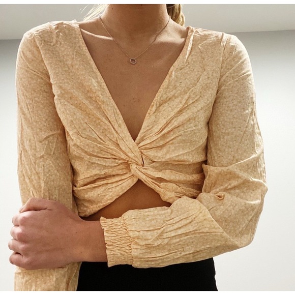 Urban Outfitters Tops - Urban Outfitters Peach Floral Twist Linen Long‎ Sleeve Crop Top Size Medium